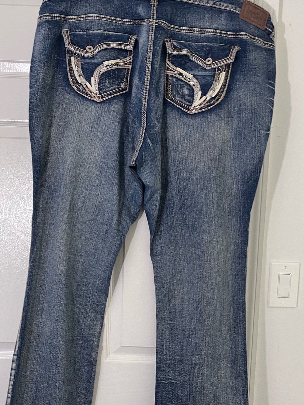 Ariya  Women’s Dark Wash Bootcut Jean Blue with whiskering contrast stitching 3X - Picture 8 of 13